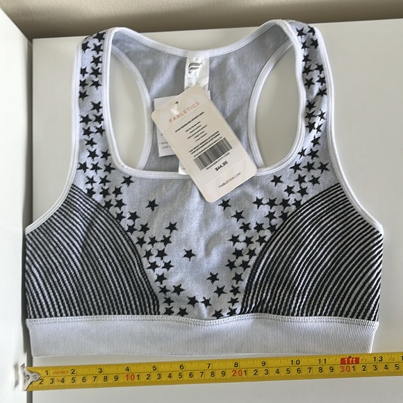 Fabletics SET High-Waisted Seamless Star Capri & Star Seamless Bra - Picture 8 of 8